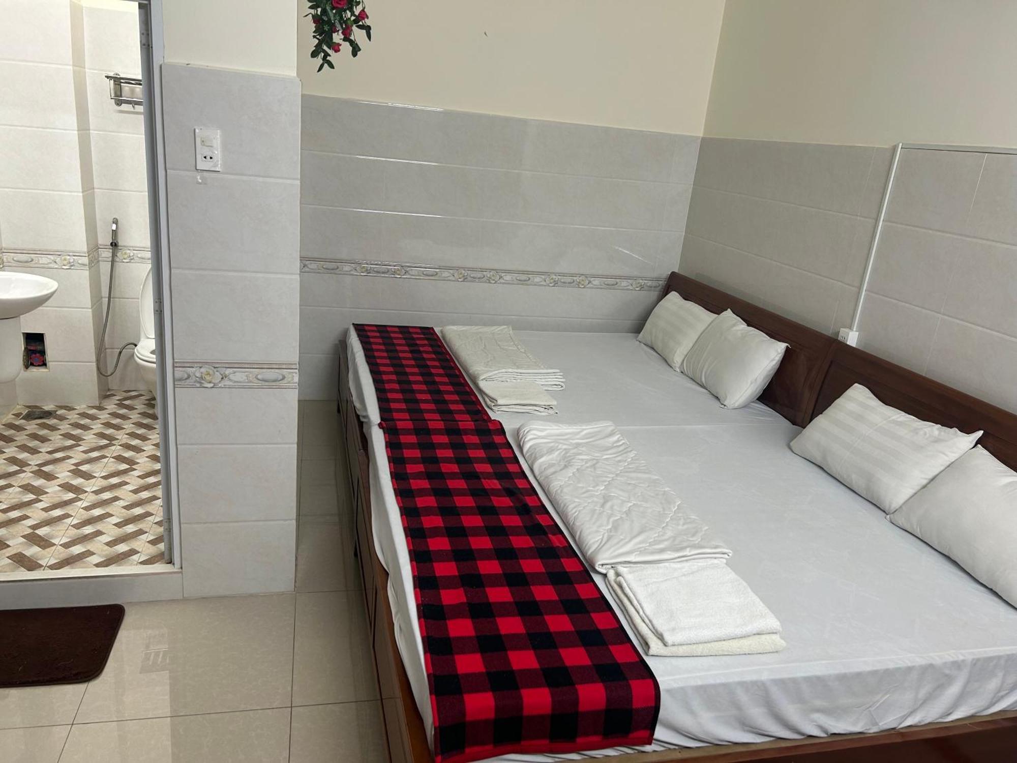 Hotel Anh Tuan Bac Lieu Экстерьер фото